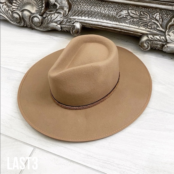 ekattire Accessories - CEDAR— in Camel